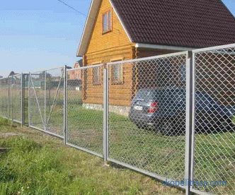 pour acheter une clôture de pays à Moscou avec une porte et un guichet
