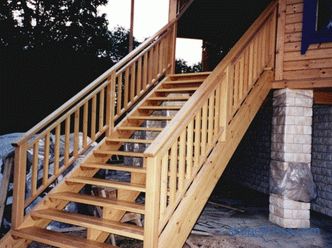 Escalier d’entrée à la maison: exigences, composants, matériaux