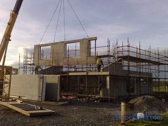 Construction de la maison en panneaux de béton armé