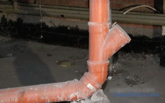 L'angle du tuyau d'égout dans une maison privée - ce qui devrait être: SNiP, calcul, instruction