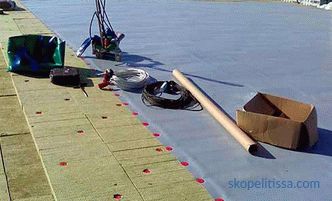 Matériaux de toiture en rouleaux pour la toiture: types, dispositif et prix
