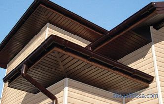 Variantes de limage des porte-à-faux du toit avec un soffite, des bâches ou du plastique, photo, vidéo