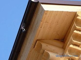 Variantes de limage des porte-à-faux du toit avec un soffite, des bâches ou du plastique, photo, vidéo